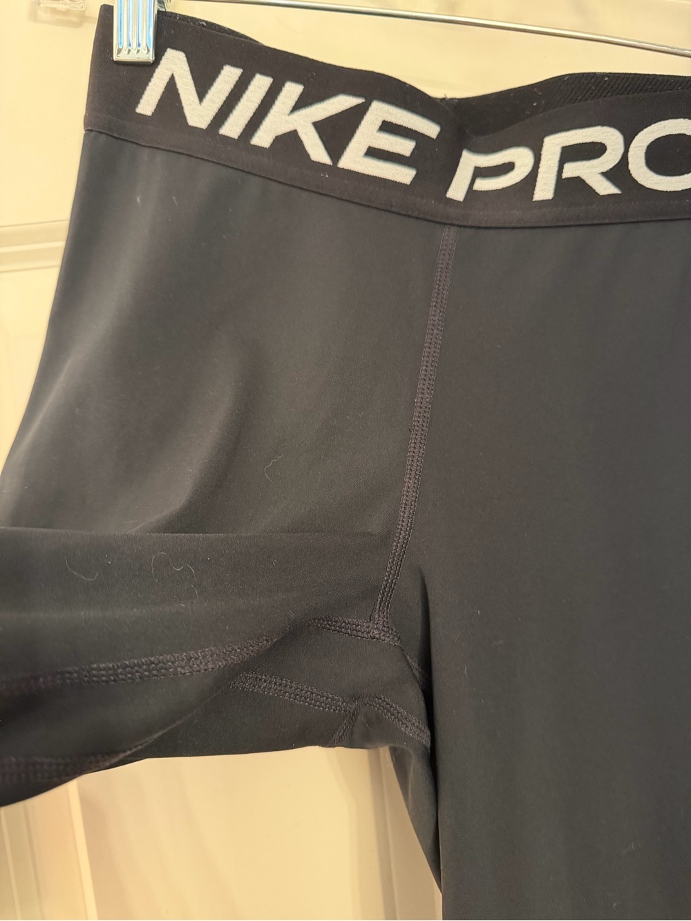 Nike Pro Women’s Dri-Fit Tight in Black, XS - Picture 3 of 7
